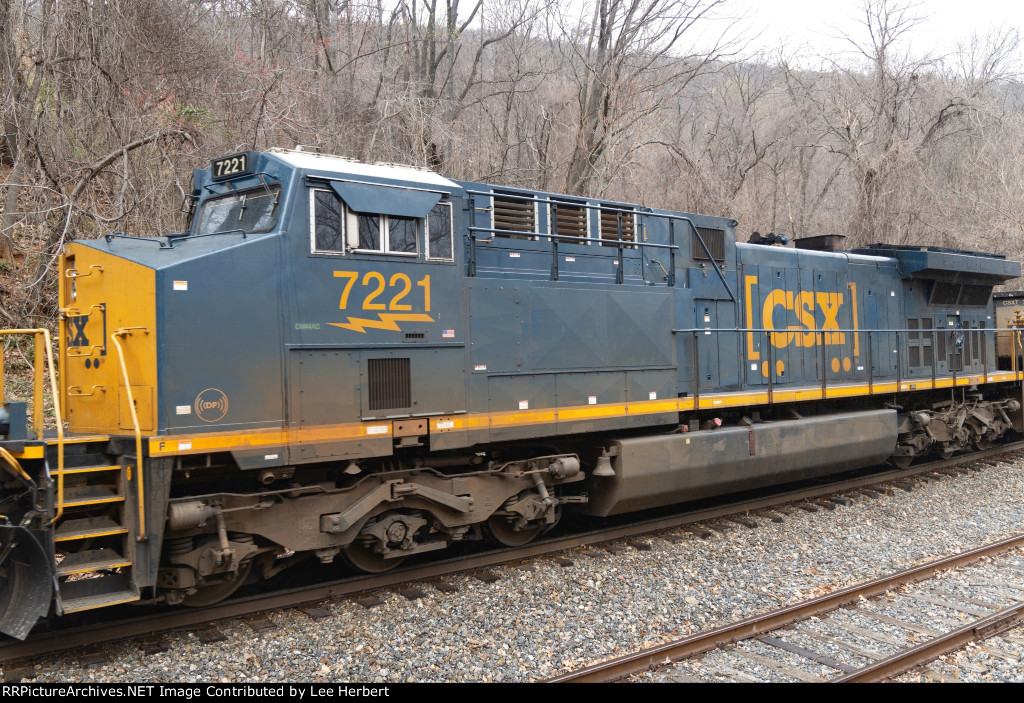 CSX 7221 heading up Afton Mountain